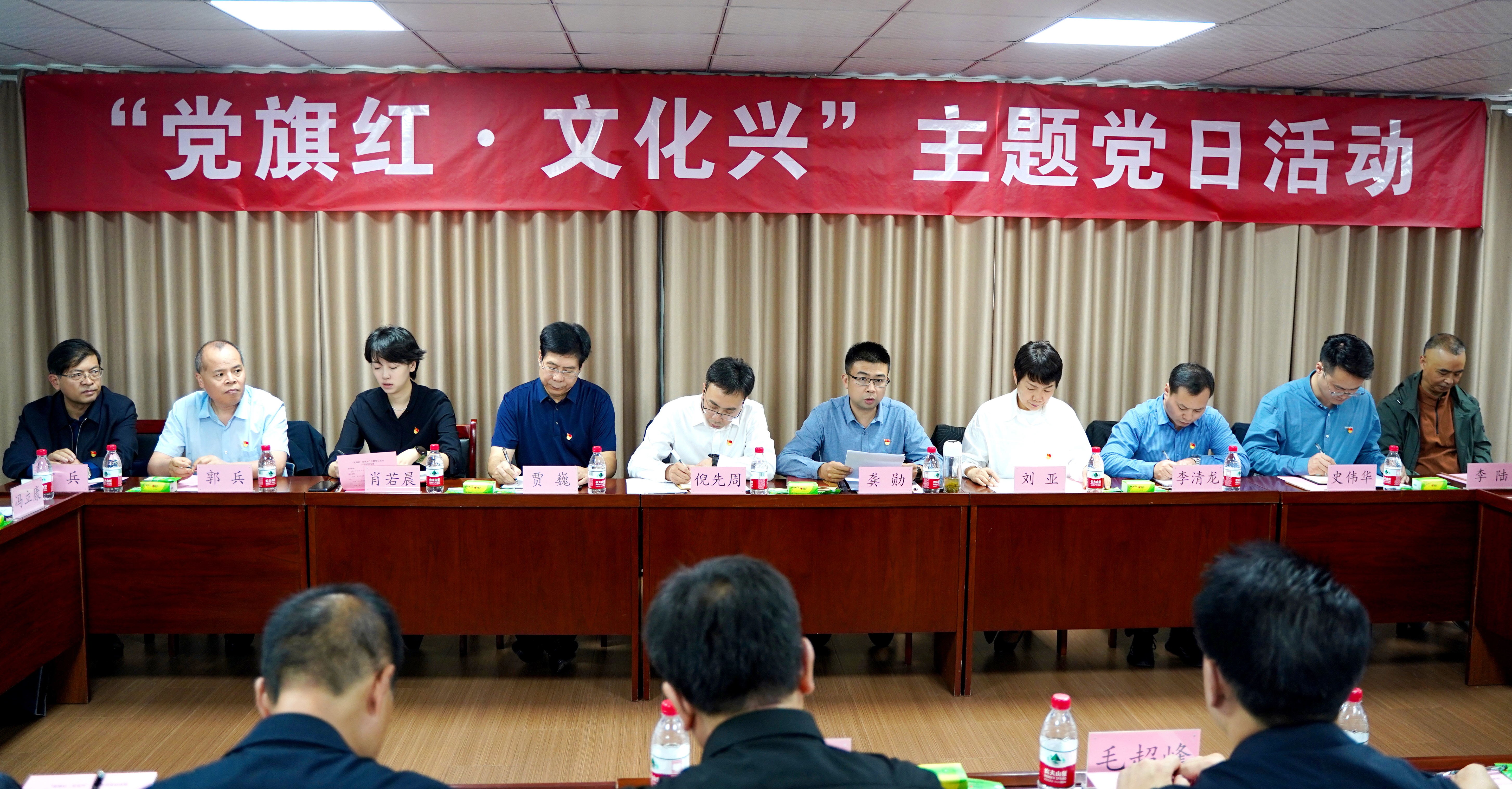 “党旗红·文化兴”——河南省委宣传部文化企业党建处党支部、党的创新理论教育与传播中心党总支联合集团公司基层党支部开展主题党日活动