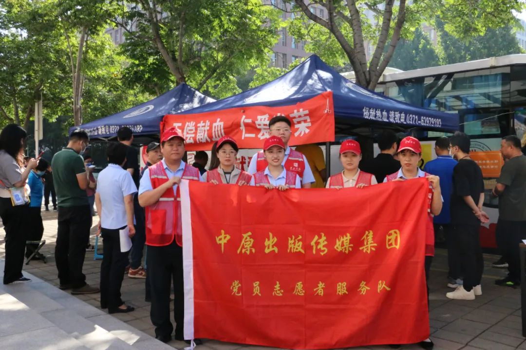 集团工会和精神文明办组织开展无偿献血活动
