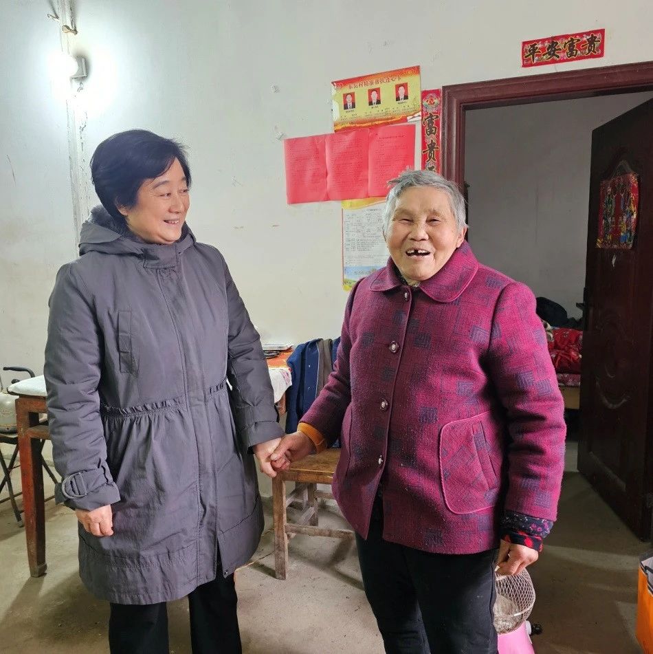 集团公司党委委员、董事、副总经理马雪一行到东岳村开展调研慰问活动