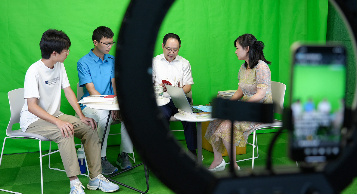 https://zy-file.dangjianrobot.com/ueditor/1686563769370380.png