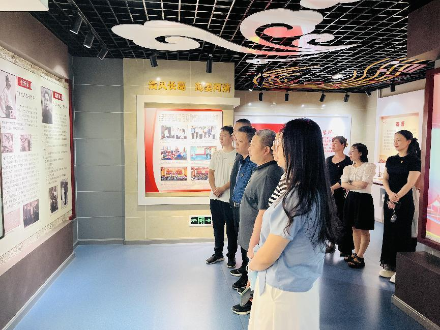 https://zy-file.dangjianrobot.com/ueditor/1719391765754290.png