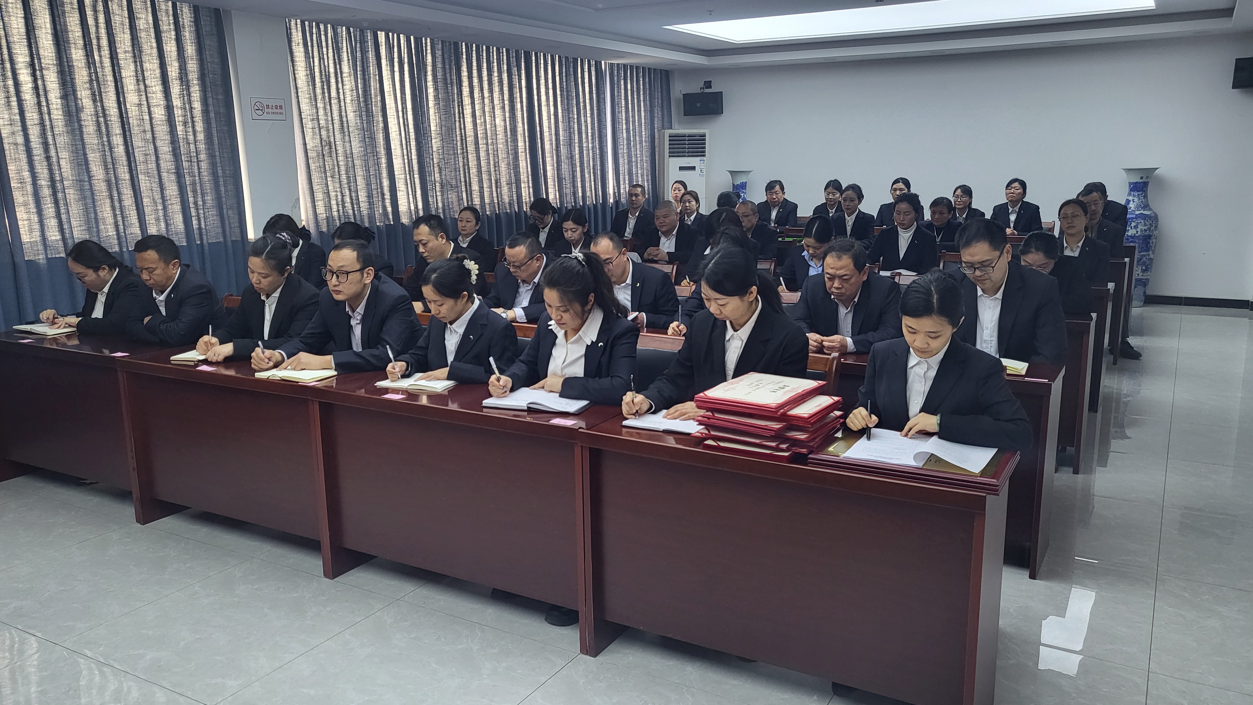 https://zy-file.dangjianrobot.com/ueditor/1741767118370622.jpg